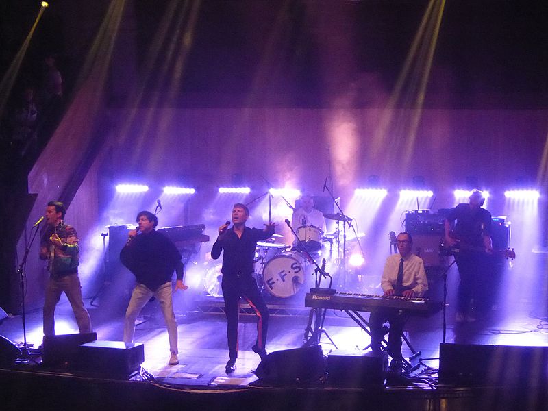 File:FFS (Franz Ferdinand & Sparks) @ Albert Hall, Manchester 25-8-2015 (20284011824).jpg