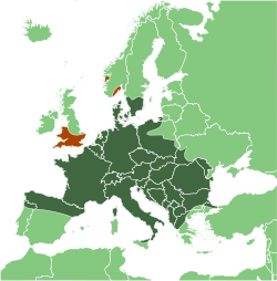 Ruskealla on merkitty alueet Norjassa ja Englannissa, joille puu on ilmeisesti levinnyt vieraslajina.
