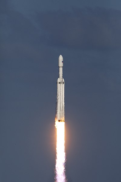 File:Falcon Heavy clearing the tower 09.jpg