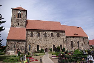 Falkenhagen Kirche aussen.jpg