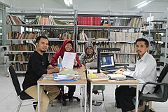 Wikimediawan dan pengurus Perpustakaan Ajip Rosidi