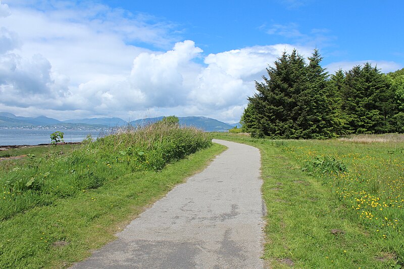 File:Footpath-Cycle Route 75 towards Gourock - geograph.org.uk - 3493347.jpg