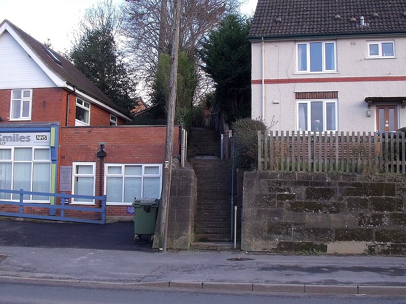 File:Footpath to George Street - geograph.org.uk - 4851715.jpg