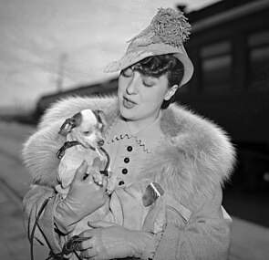 American entertainer Gypsy Rose Lee wearing a Eugénie hat, 1937.