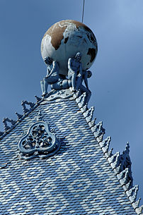 Institut d'État hongrois de géologie, Budapest. Architecture d'Ödön Lechner. Céramique de Zsolnay (définition réelle 2 583 × 4 306)