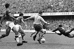 Gilmar and Hamrin 1958 WC final.jpg