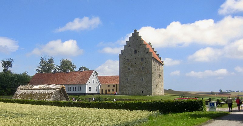 File:Glimmingehus,the castle.jpg