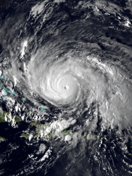 GOES-6 изображения на урагана Gloria близо до пиковата интензивност на 25 септември. Интензивната буря се отличава с малко око и големи конвективни ленти.