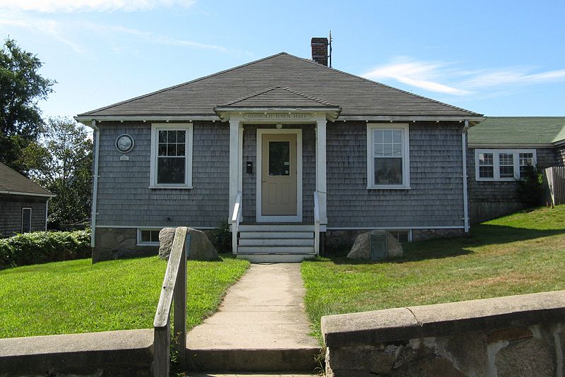 File:Gosnold Town Hall, MA.jpg