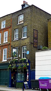 <span class="mw-page-title-main">The Grapes, Limehouse</span> Public house in Limehouse, London