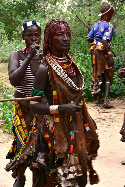 File:Hamer women dancing at a bull jumping ceremony (40) (29189426216).jpg