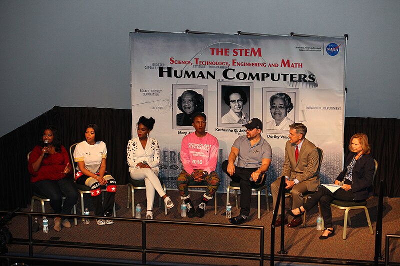 File:Hidden Figures cast at the Kennedy Space Center (31749785685).jpg