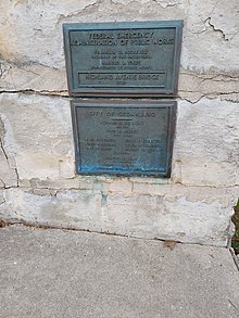 Highland Avenue jembatan penyelesaian plaque.jpg