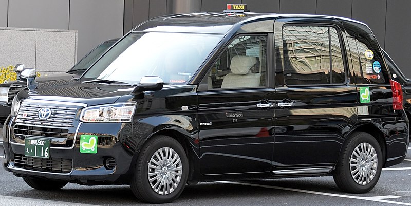 File:Hinomaru Limousine 393 Toyota JPN Taxi.jpg