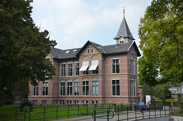 640px-Historic_Wageningen_University_building_-_panoramio.jpg (640×424)