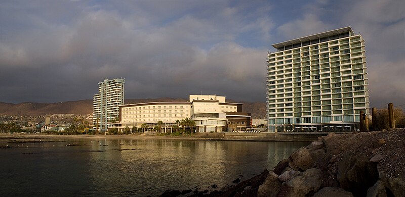 File:Hoteles en Antofagasta.jpg