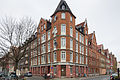 Deutsch: Wohnhaus an der Wittekindstraße (Nordseite) und Nieschlagstraße im Stadtteil Linden-Mitte von Hannover. English: Apartment house located at Wittekindstrasse (northside) and Nieschlagstrasse in Linden-Mitte district of Hannover, Germany.