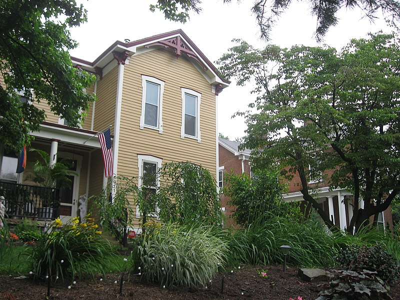 File:Houses on Stewart Avenue in Cincinnati.jpg