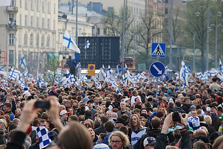 Забастовка в финляндии сейчас. Население Финляндии. Народы Финляндии. Финляндия люди. Финляндия счастливая Страна.