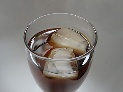 Iced tea with ice cubes.jpg