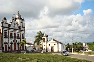 Centro Histórico de Igarassu. No centro da imagem a Igreja dos Santos Cosme e Damião, mais antiga igreja do Brasil.[1]