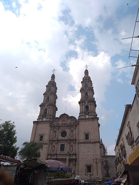 File:Iglesia de San Juan de los Lagos - 2.jpg