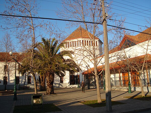 The club's colours were originally of Instituto O'Higgins, featured in the picture.