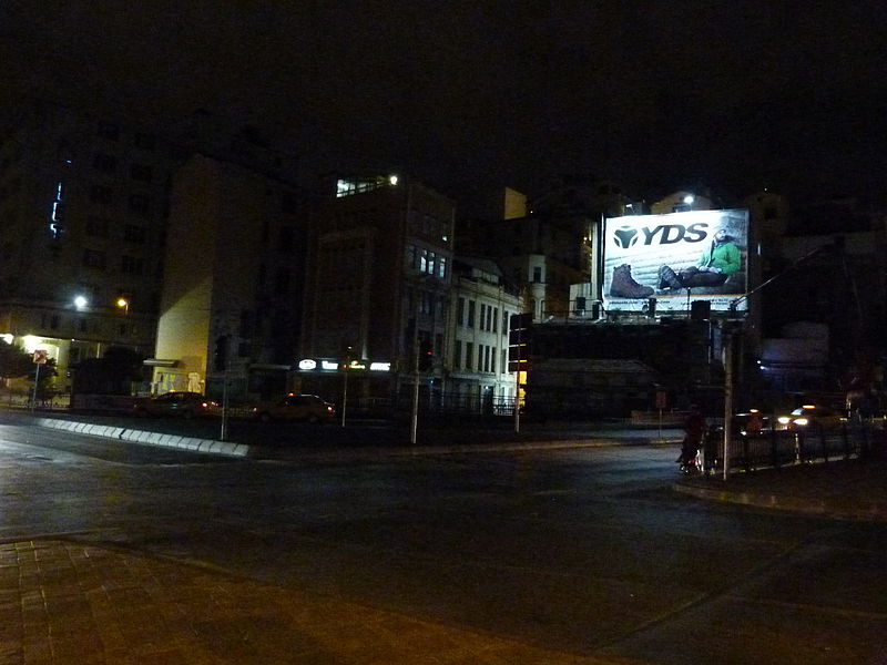 File:Istanbul by Night - 2014.10.22 (17).JPG
