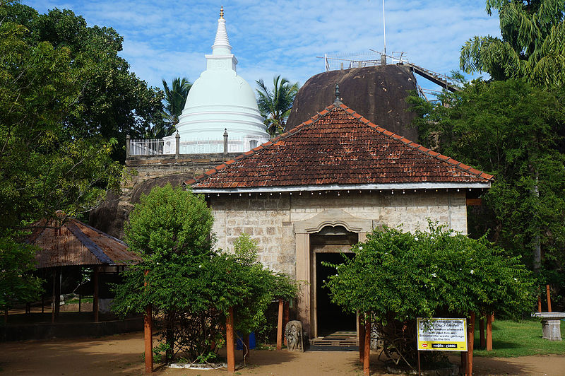 File:Isurumuniya Rock Temple (2).jpg