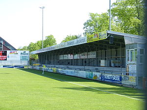 Die Haupttribüne (April 2014)