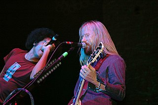Alice in Chains je americká grungeová skupina, ktorá vznikla v Seattli v roku 1987. Stali sa jednou z najúspešnejších skupín žánru grunge spolu s Nirvanou, Soundgarden a Pearl Jam. Svoju najväčšiu slávu zažívala v 90-tych rokoch na čele so spevákom Layne Staleym. Po jeho smrti v apríli 2002 sa skupina rozpadla.