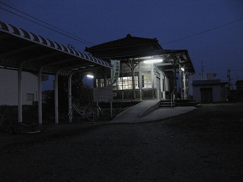 File:Kamihori Station 1.jpg