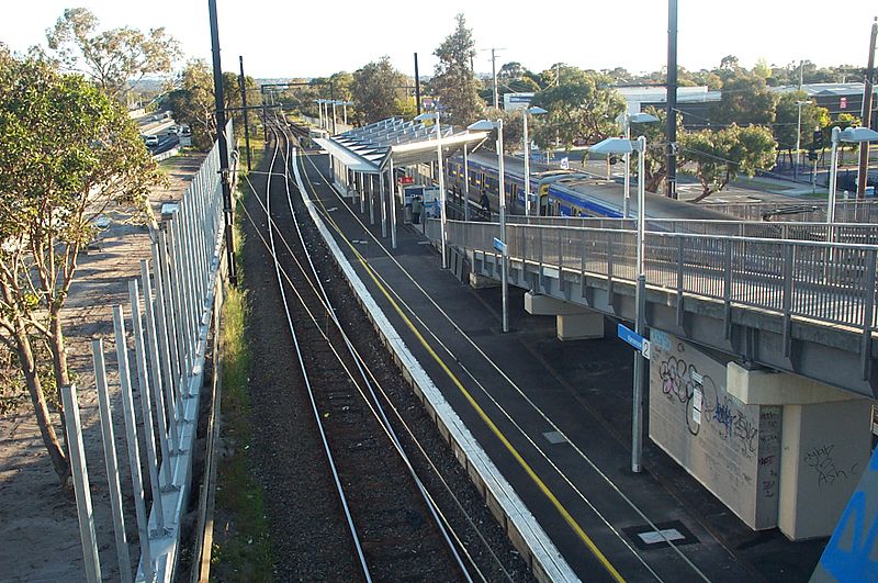 File:Kananook railway station, Melbourne.jpg