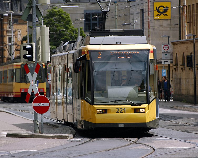 File:Karlsruhe - Düwag GT6-70D-N - AVG 221 - 2019-05-19 11-27-01.jpg