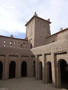 Interior of the Kasbah Amridil in Skoura, a restored example of an oasis kasbah, originally built in the 17th century Kasbah Amerhidil, Skoura, Marruecos (35970008766).jpg