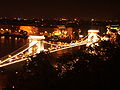 Noční pohled na Řetězový most