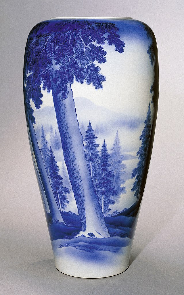 Blue underglaze, ceramics art techniques - Traditional Japanese art -  Gallery Japan