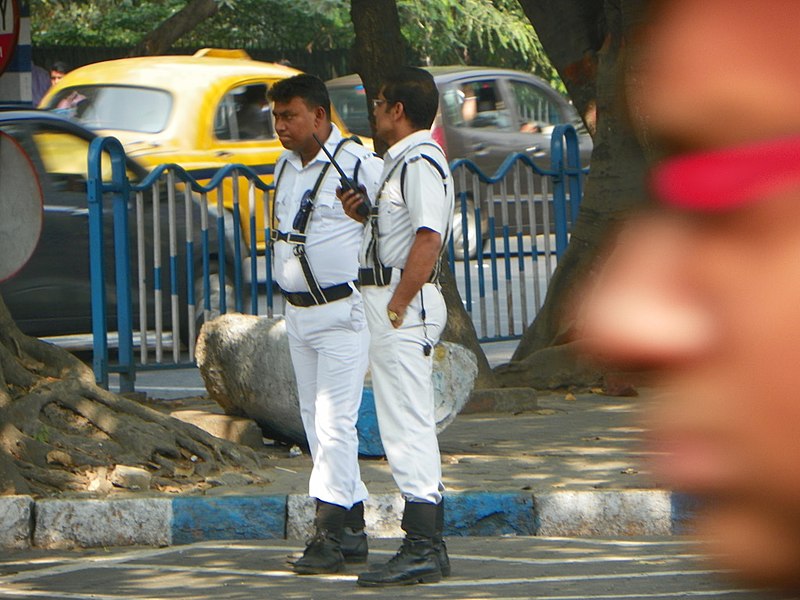 File:Kolkata 20, policemen (24524418170).jpg