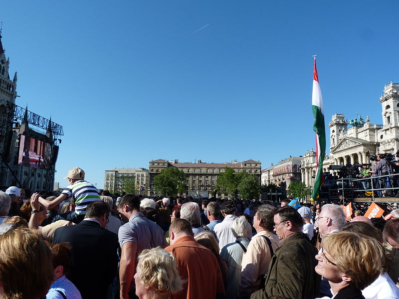 File:Kossuth tér, 2014.05.10 (16).JPG