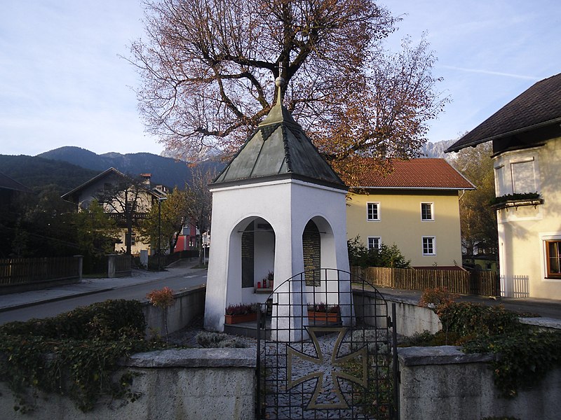 File:Kriegerdenkmal Mötz.JPG