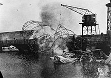 B&W photo of crashed Airship