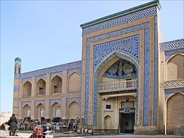 La médersa Islam-Khodja (Khiva, Ouzbékistan) (5597516440) .jpg