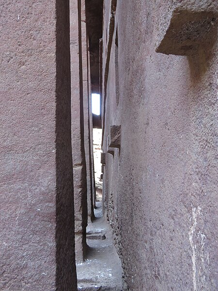 File:Lalibela Bet Medhane Alem 5 (28397491502).jpg