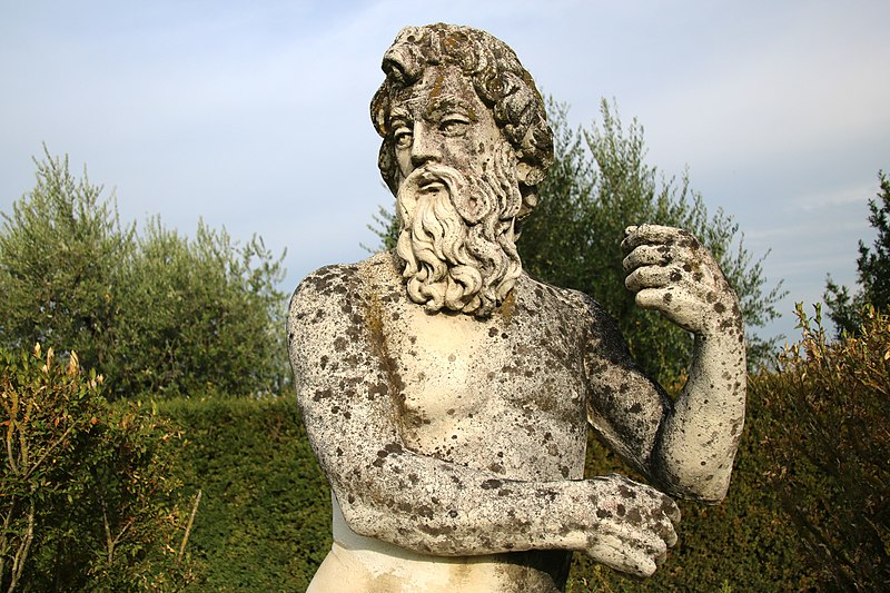 File:Lamporecchio, Villa Rospigliosi, statua del giardino, Nettuno 03.jpg