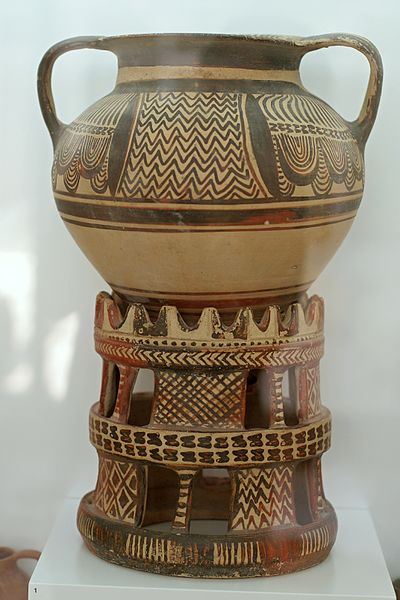File:Large pottery, for watter, Minoan, Crete, 1350-1300 BC, AM Ag. Nikolaos 12684, 0501276.jpg