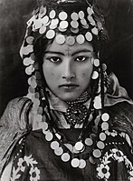 Lehnert Landrock - Ouled Naïl Girl - Algeria - 1905.jpg