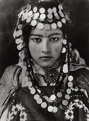 Costume Traditionnel Algérien: Histoire, Costume féminin citadin, Costume féminin rural