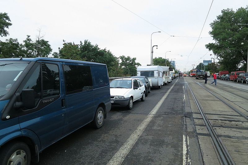 File:Libeňský bridge at Prague 2013 floods in Prague.jpg