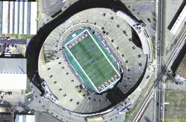 Description de l'image LibertyBowlMemorialStadiumUSGSsat.png.