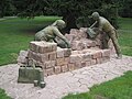 Bronzeskulptur „Zwei Moorarbeiter“ im Lohner Stadtpark
